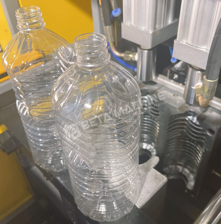 PET Bottle Making Machine .png
